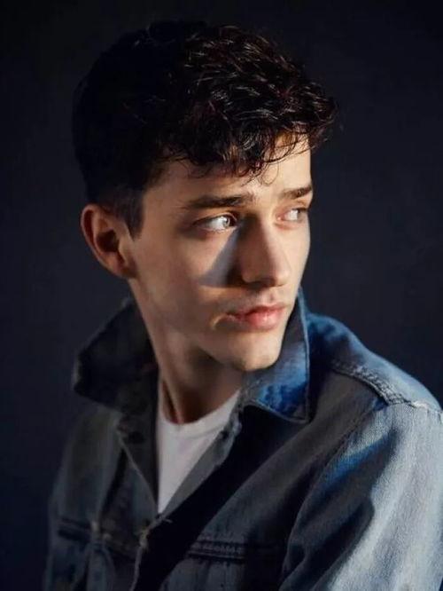 男男欧美日韩推荐视频,视觉盛宴，情感共鸣